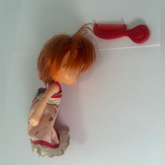 American Greetings Vintage 1979 Strawberry Shortcake Doll And Comb - Picture 4 of 4